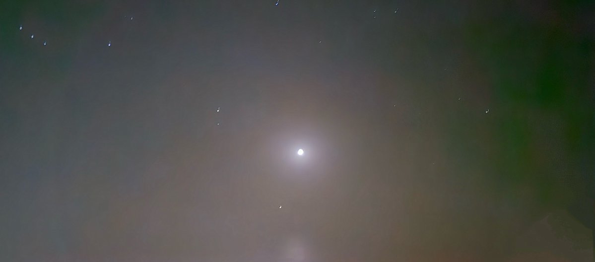 bigphil321's tweet image. Fantastic dinner last night at a little place on the harbour, lovely view of the sunset👌💕
Sardines starter &amp;amp; fish with Canarian potatoes for Wendy, goats cheese with crab cannelloni for me &amp;amp; some great wine👌👊
Then back to the balcony for a night cap &amp;amp; stars ✨💕 #perfect