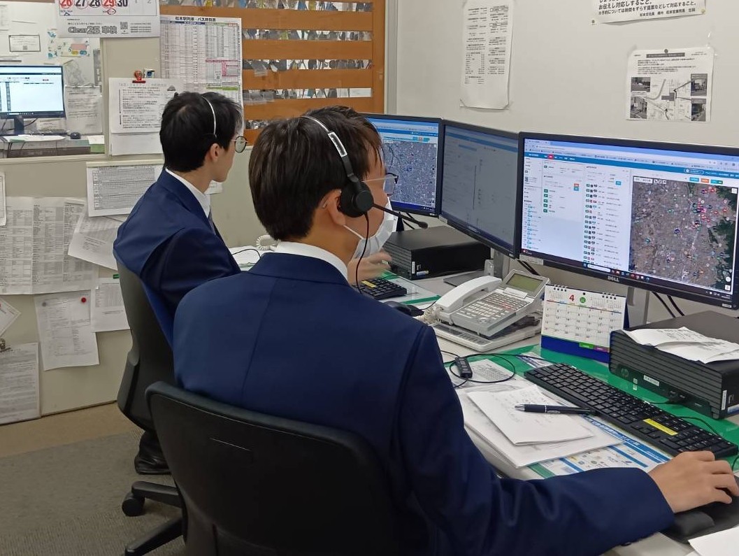 おはピコでございます！

配車センターに若いイケメン社員が入りました😆
2人ともドライバー志望だったのですが、若い力が必要な配車センターに来ていただきました。
電話対応なので顔をお見せできなくて残念🙇
いい春です🌸

#おはピコ　#新入社員