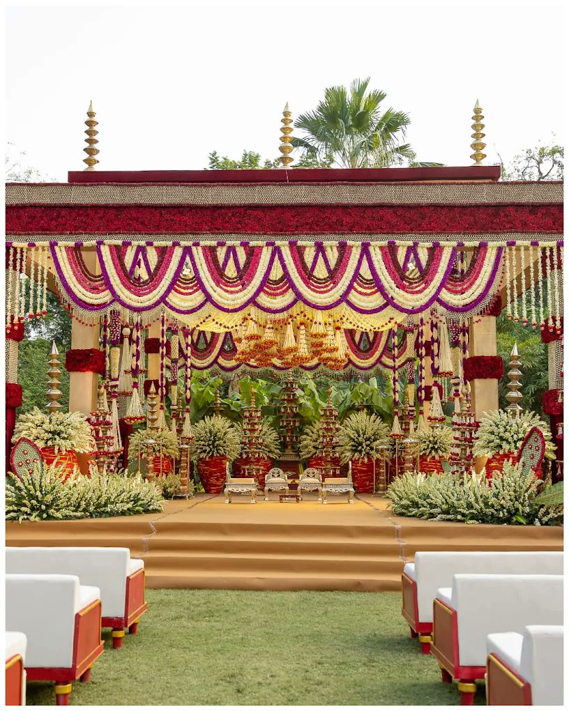 7xWeddings's tweet image. From minimal elegance to royal grandeur, wedding decor defines your celebration’s mood. 💫 Make every corner picture-perfect with 7xweddings.com

#destiantionweddingplanner #royalwedding #weddingplanners