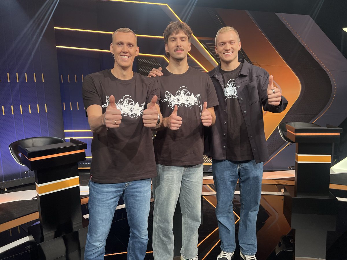 LTV1VIP's tweet photo. 21.10 sportisti erudīcijas laukumā! Kapteiņi Dāvis Skreivers un Aleksandrs Samoilovs. https://t.co/8F70HbLLlr