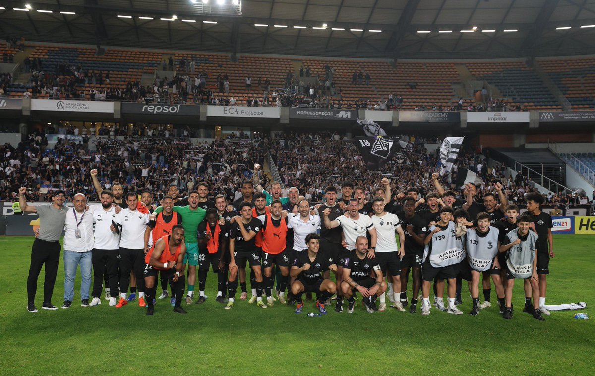 A força da Briosa está aqui. Três pontos conquistados e uma comunhão única entre equipa e bancada. 
Obrigado pelo apoio, Coimbra! 

#EspíritoBriosa #Académica