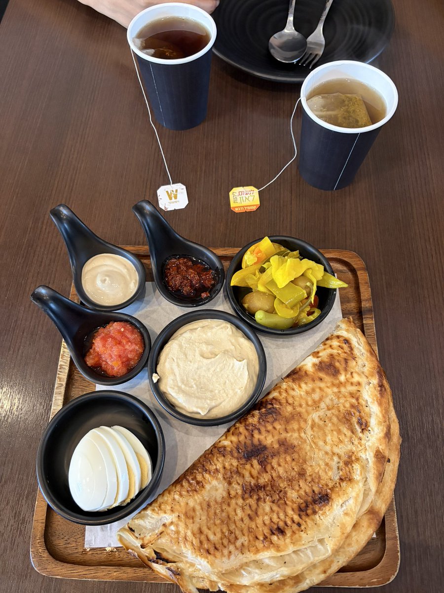 alpaka5665's tweet image. มาทางด้านอาหารบ้าง มีแต่แป้งกับไขมัน แต่กินแล้วพุงยุบ Mediterranean food #Hummus #Malawach