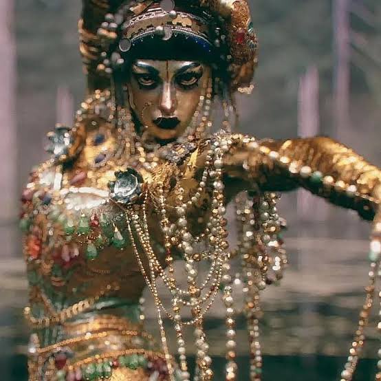 QUMI FASHION tweet media