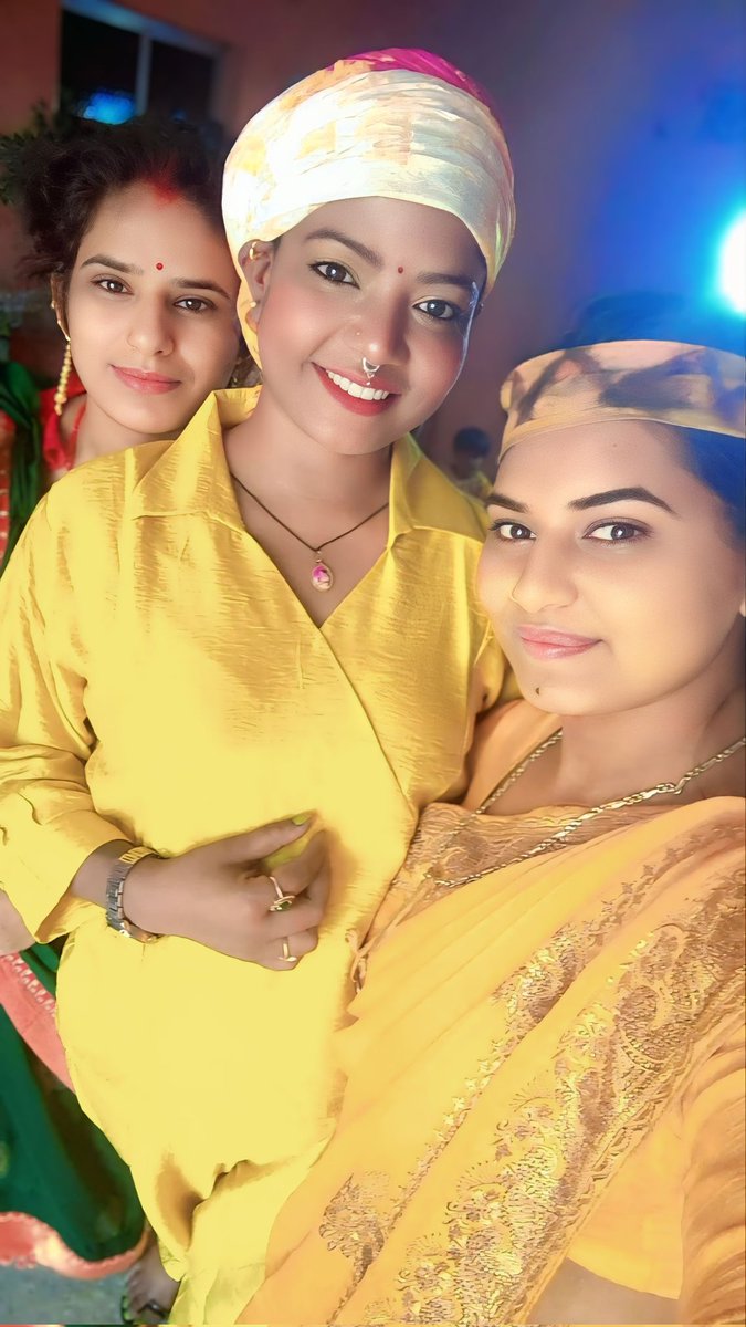 NishaGumla's tweet image. दो दिलों का यह पवित्र मिलन सदा प्रेम, विश्वास और खुशियों से भरा रहे।
मां चाला और महादेव की असीम कृपा से आपका वैवाहिक जीवन सुख, समृद्धि और उजाले से महकता रहे।
मुस्कान की यह मुस्कुराहट हमेशा बनी रहे—यही हमारी शुभकामनाएं।💐✨
#pithoriya #ranchi #shadi #vibes #jharkhand