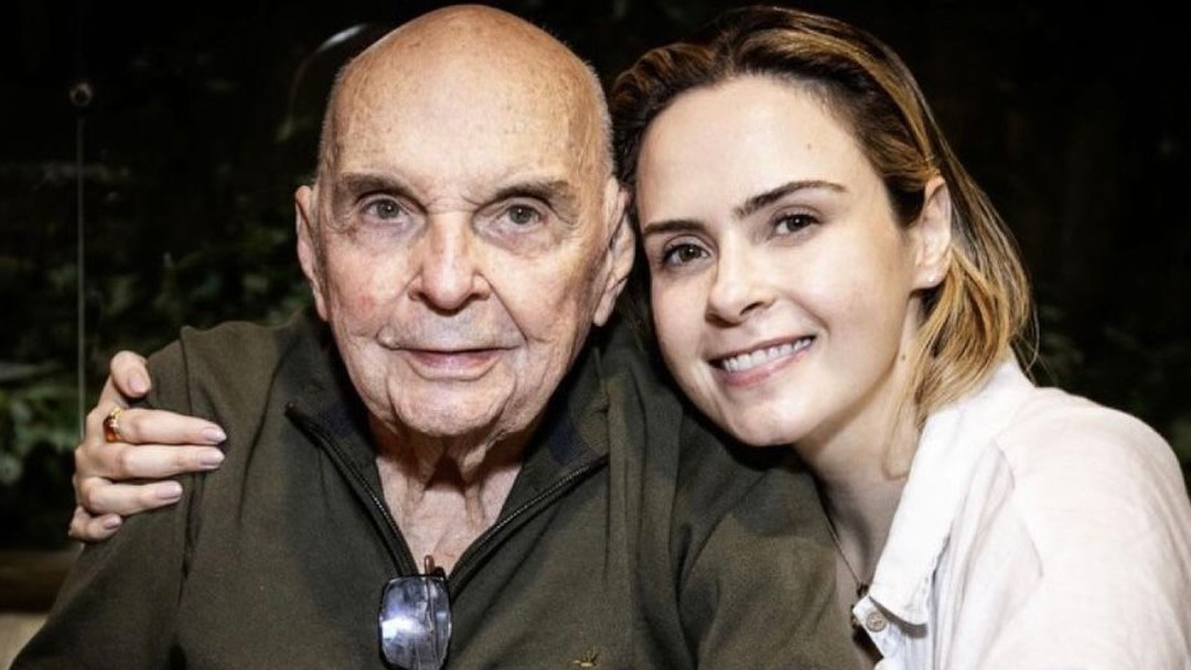 #LUTO Pai de Ana Paula Renault morre em BH; equipe diz que participante continuará no #BBB26

Gerardo Henrique Machado Renault tinha 96 anos, já foi deputado federal e estava internado na capital mineira desde 3 de abril. Causa da morte não foi divulgada.