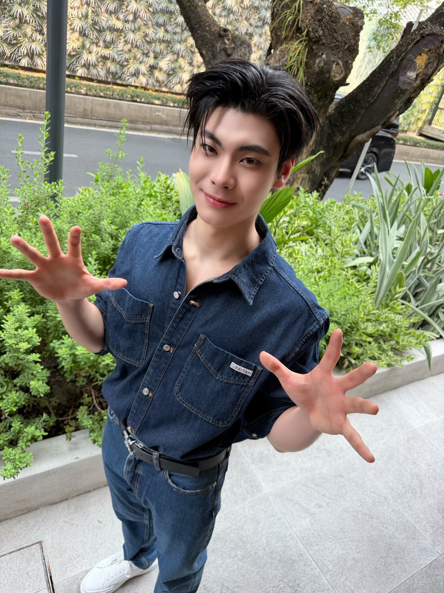 hommeb.th tweet media