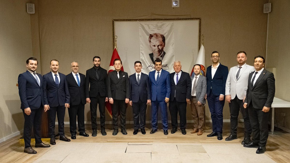 Dostdernekler's tweet photo. TÜRK HAVA KURUMU ESKİŞEHİR ŞUBE BAŞKANI GÖKHAN ÇALIŞKAN GÜVEN TAZELEDİ.

Türk Hava Kurumu Eskişehir Şubesinde Gökhan Çalışkan tekrar başkanlığa seçilirken salonda hazır bulunan üyeler hitaben yapmış olduğu konuşmada şunları dedi.

https://t.co/Eev65gkj4z… https://t.co/PWVZZbLBON