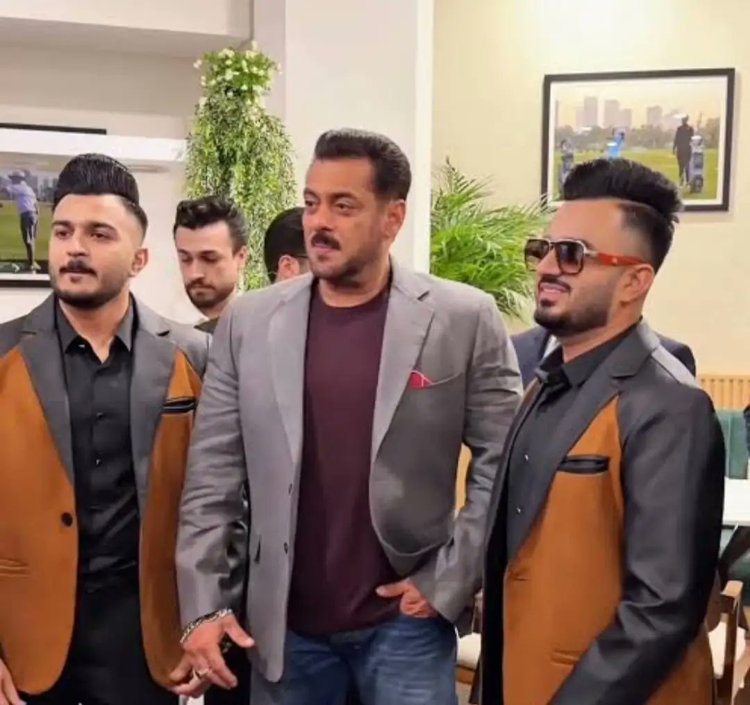 SandipKamde89's tweet image. Salman Khan के नाम का इस्तेमाल करके फुटेज खाना भारी पड़ सकता है और लगता है Zam Zam Electronics वाले यही रिस्क ले रहे हैं! ⚠️

याद है अश्नीर ग्रोवर का वो किस्सा? मीटिंग्स और डील्स की बातें पब्लिकली की थीं और फिर भाई ने सरेआम जो 'क्लास' लगाई, वो सबने देखी।

अब वही पैटर्न दोबारा