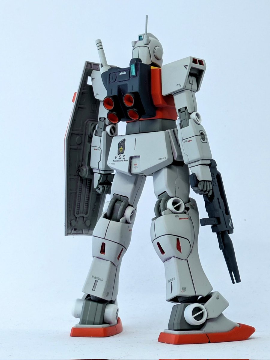 どノーマルのジムIIにエンブレム描き込んだだけの機体と思われますが、ドクロマークはいると主張がすごいですね。キマイラな人々はとにかくパーソナルマーク入れたがる。ニカーヤのメカさん達もなんなんコイツらと思ったのではなかろうか😭