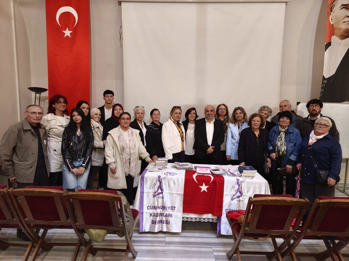 ckdgenelmerkez_'s tweet photo. 📍 Bursa'da Milli Kadın Hareketi Rüzgarı 

Bursa’da Milli Kadın Hareketi çatısını oluşturmak amacıyla düzenlenen toplantıya; Cumhuriyetçi Millet Partisi, Vatan Partisi, Cumhuriyet Halk Partisi, Saadet Partisi, BEKAYDER-BEKAYKOOP, Hürriyet Köyü Gençlik ve Kadın Dayanışma Derneği, Artvinliler Konfederasyonu Şair ve Ozanlar Derneği ve TGB’nin yöneticileri ile temsilcileri katıldı.