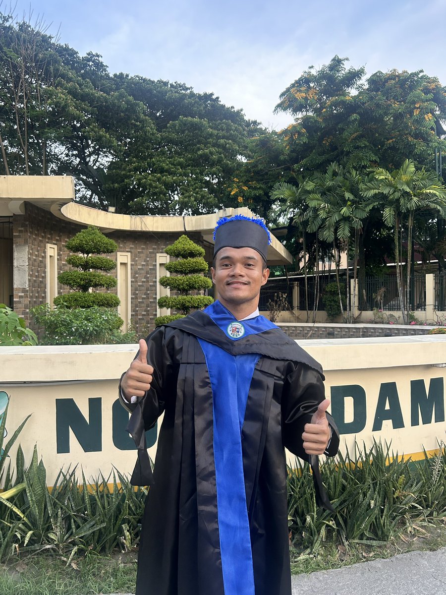 jaspl_anglo's tweet photo. ok graduate na. wa na koy rason e adtog marbel hahahaha https://t.co/UqRc60biJ1