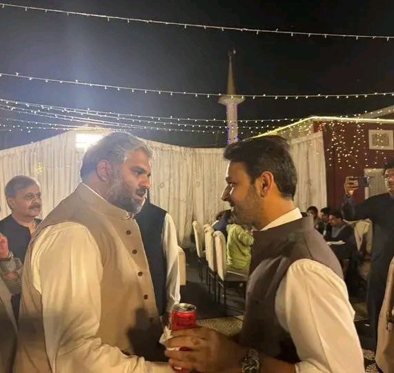 MhrAbidHussain's tweet image. مخدوم زادہ سید علی موسیٰ گیلانی ایم این اے ملتان کی مخدوم زین قریشی سے خوشگوار ملاقات 
#koltamaharan #NA151 #Multan #pp219 
@KasimGillani @rana_Yaqub5 @SyedMusaGillani @MeherBanoQ @ZainHQ