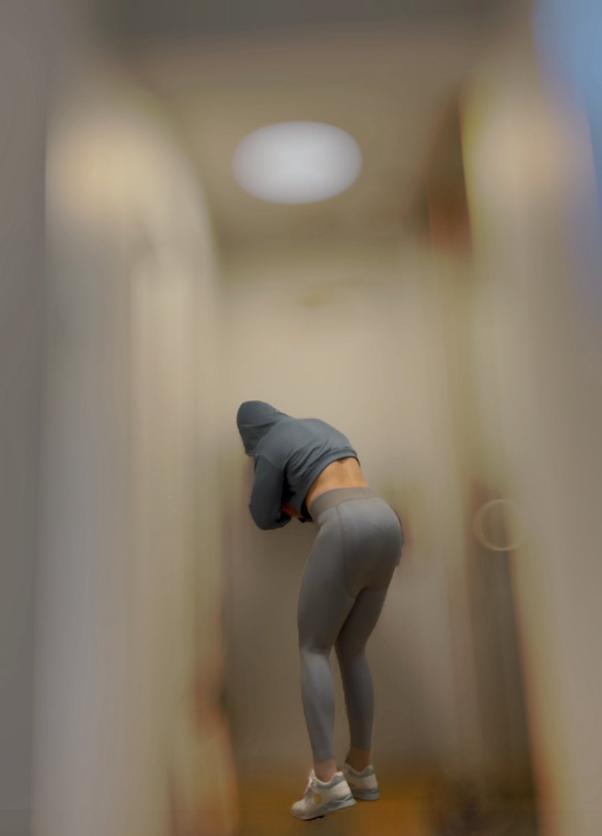 BlueRazzC4's tweet photo. 健身穿搭～
#灰丝
#瑜伽裤
#leggings https://t.co/JkRxY5MJb8