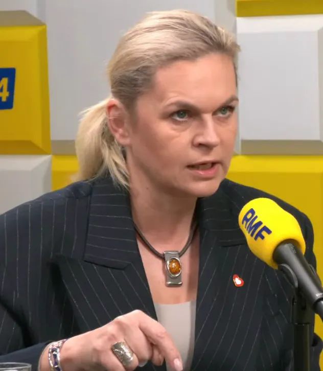 Minister edukacji Barbara Nowacka z doskonałą ripostą na pytanie słuchacza, który pracuje w zawodzie nauczyciela:

- Co ma mnie przekonać do pozostania w zawodzie? Moi koledzy zarabiają więcej przy mniej wymagających zawodach.

- Panie Marcinie, przecież nie bez powodu wybrał Pan