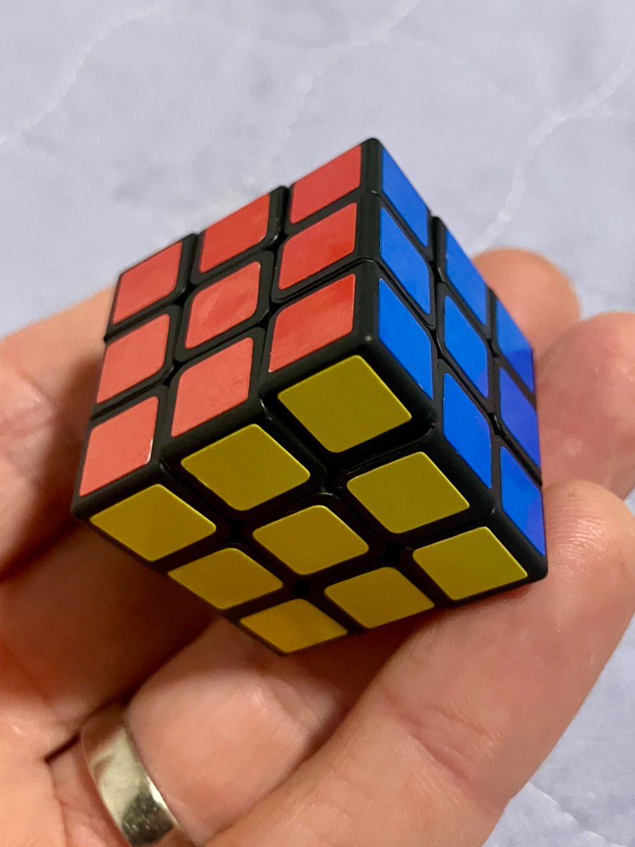 ruethewhirl551's tweet image. I feel so powerful… like I can do anything now 😂 #RubiksCube