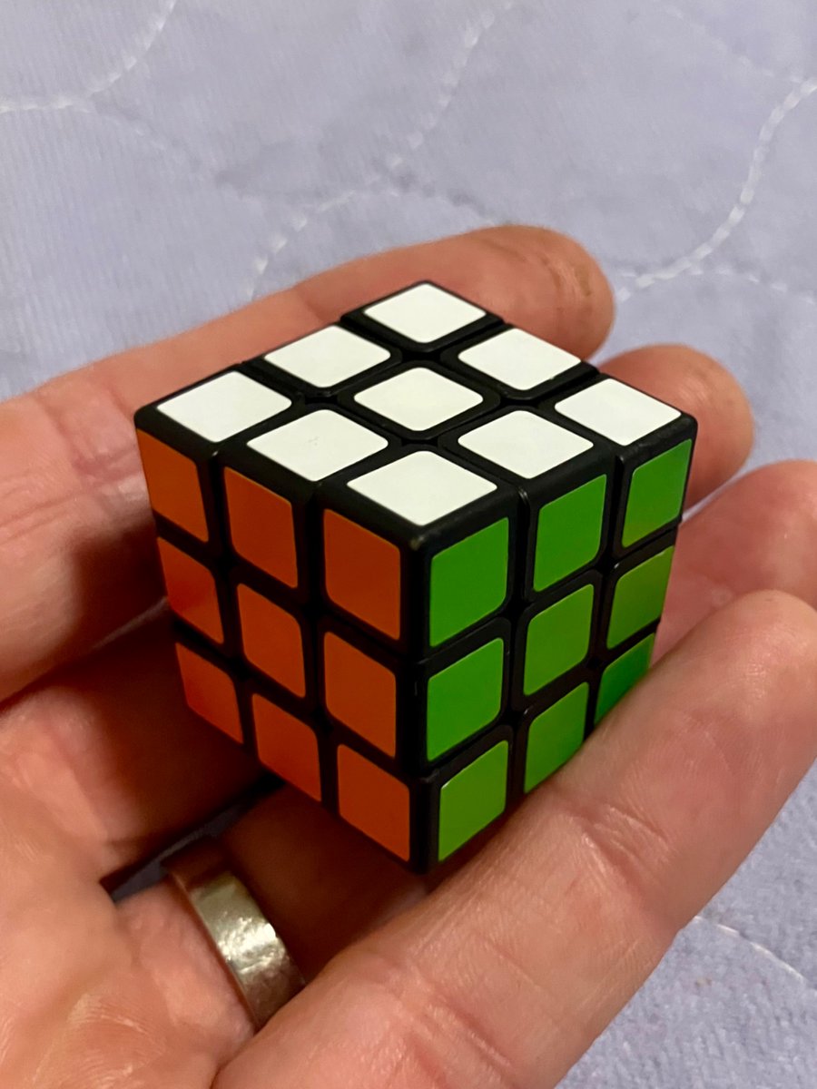 ruethewhirl551's tweet image. I feel so powerful… like I can do anything now 😂 #RubiksCube