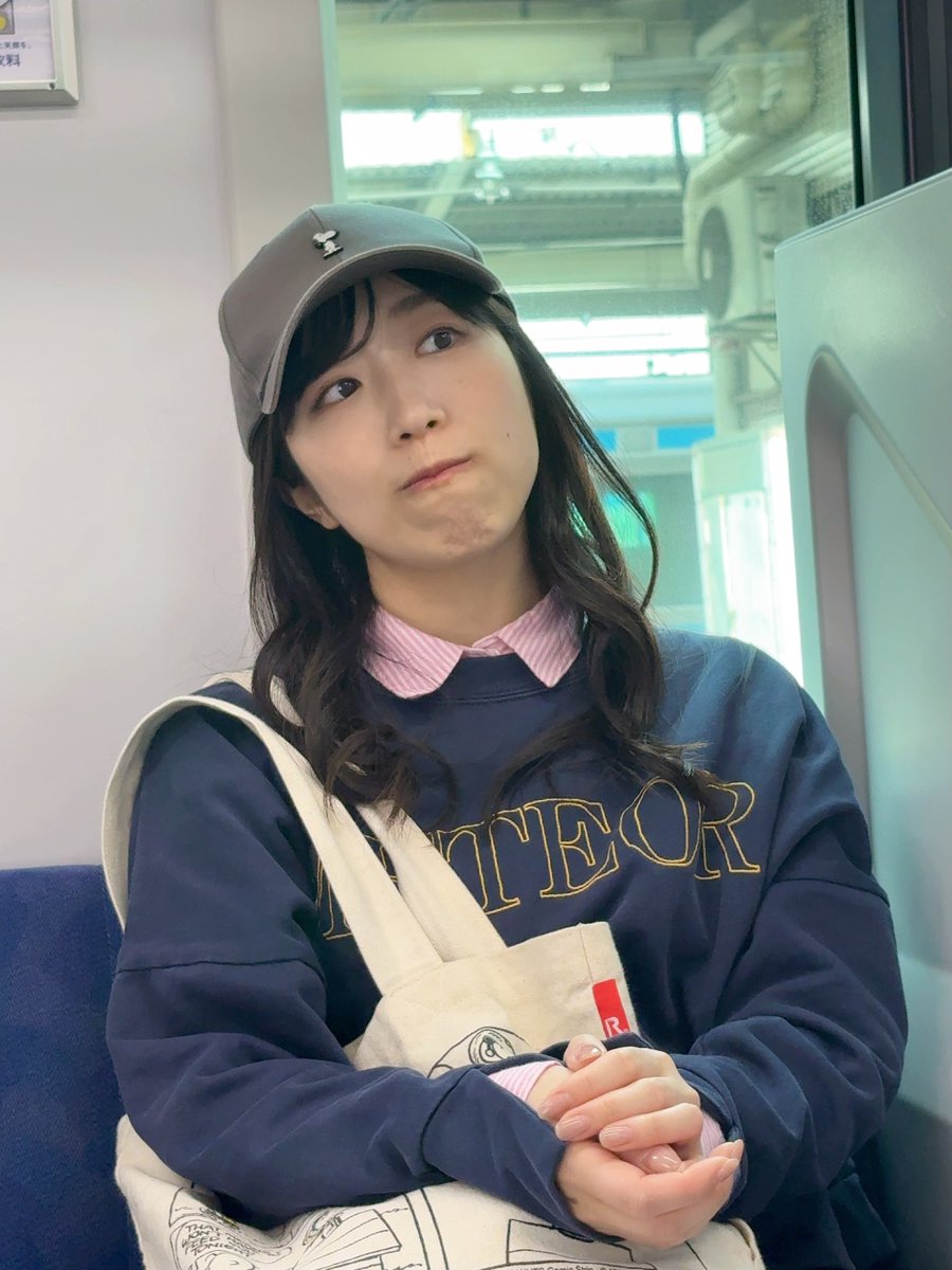 tsubuki_staff's tweet image. 🌈今日の一曲🌈

ひとつ隣の車両に乗り
うつむく横顔　見ていたら
#駅

#津吹みゆ
#夜桜の宿