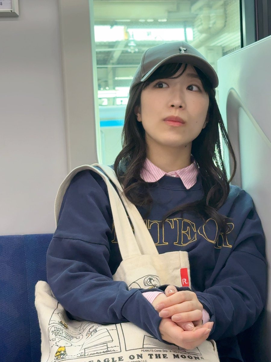 tsubuki_staff's tweet image. 🌈今日の一曲🌈

ひとつ隣の車両に乗り
うつむく横顔　見ていたら
#駅

#津吹みゆ
#夜桜の宿