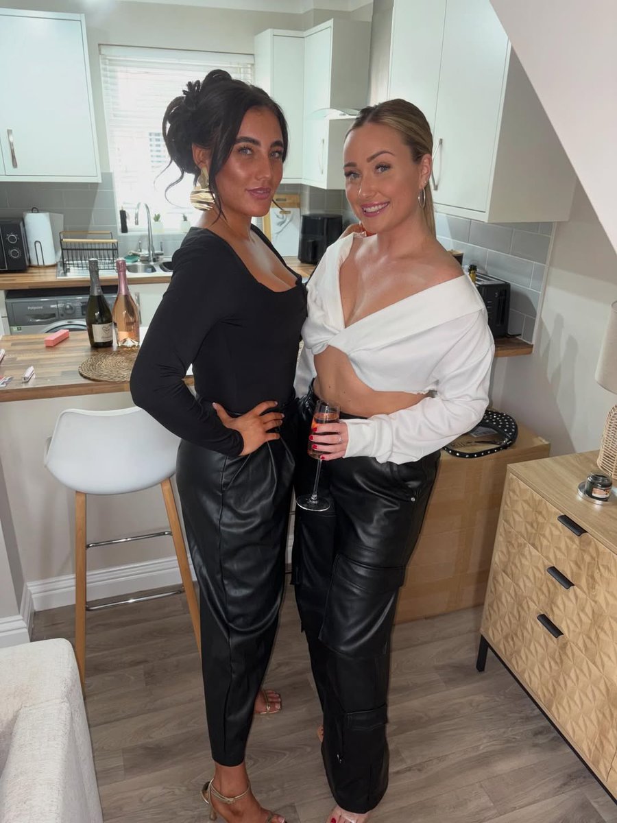 Leather Babes tweet media