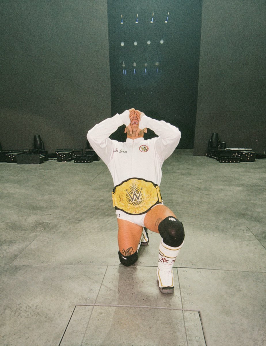 RealM2X's tweet photo. #wwe #WrestleMania https://t.co/R4ADSBKcT6