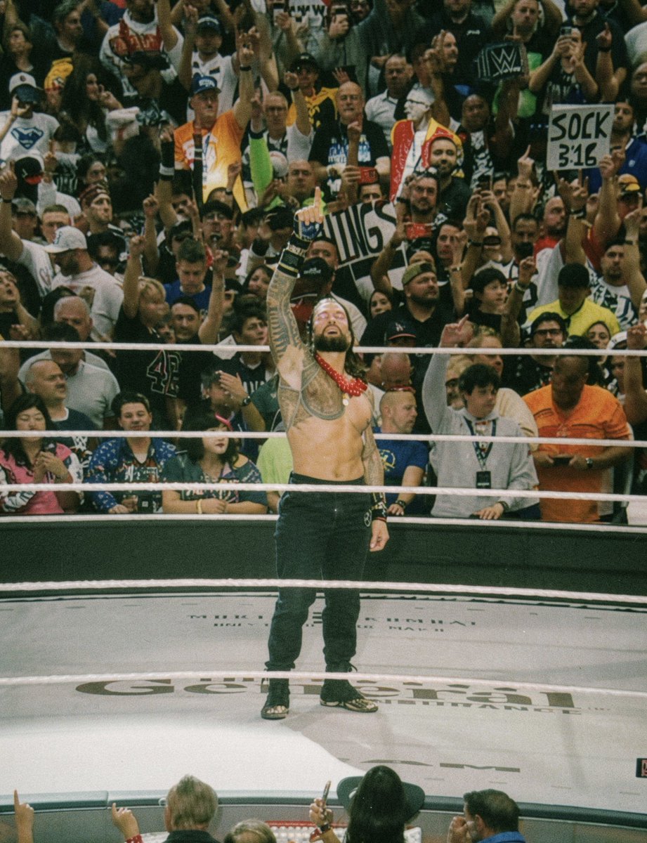 RealM2X's tweet photo. #wwe #WrestleMania https://t.co/R4ADSBKcT6