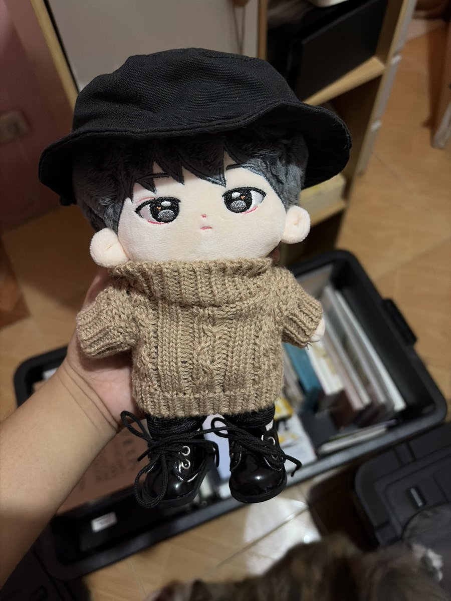 vanillasundaeyy's tweet photo. fan made dolls from china (ordered from xingxingph)
- blonde hair (jun)
- grayish hair (wonwoo) 

600 each
1k for both ✨

kasama na yung clothes po ng doll :3 https://t.co/OCgb5DUzRE