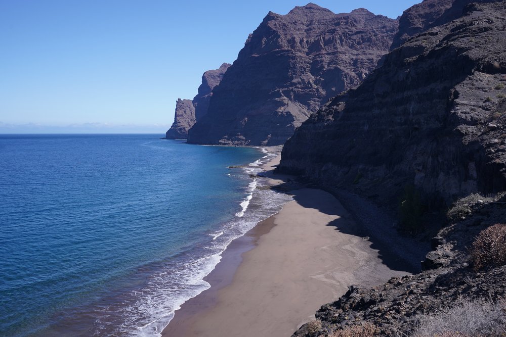 koinkobe's tweet photo. A hidden beach on Canary Islands that is only reachable by boat. You can book your flight, your stay and the boat to this lovely beach all on @travalacom - great booking experience at competing prices for crypto enthusiasts (pic: GüiGüi Beach) https://t.co/kvEAlJhPS1