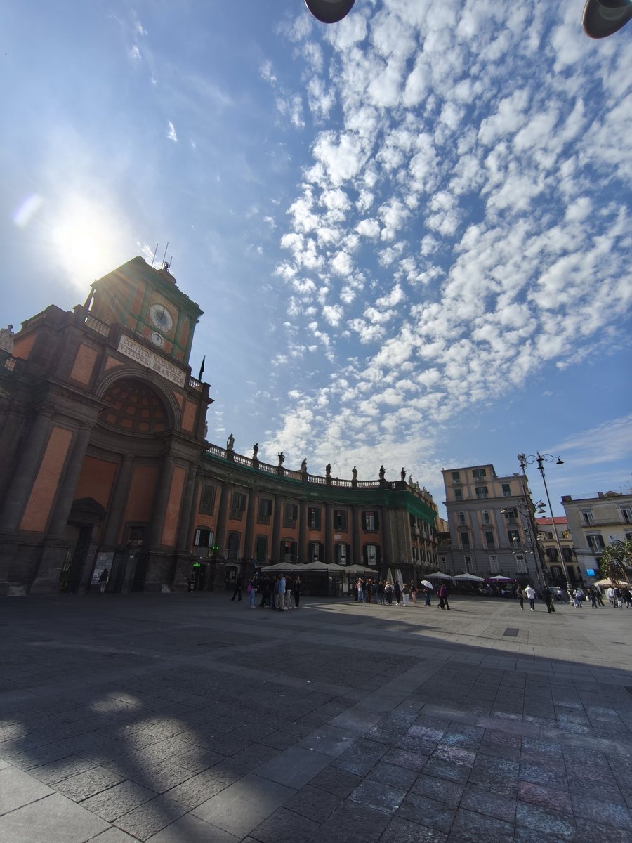 UnaCertaCarmen's tweet image. Buongiorno!
Piazza Dante #Napoli ora