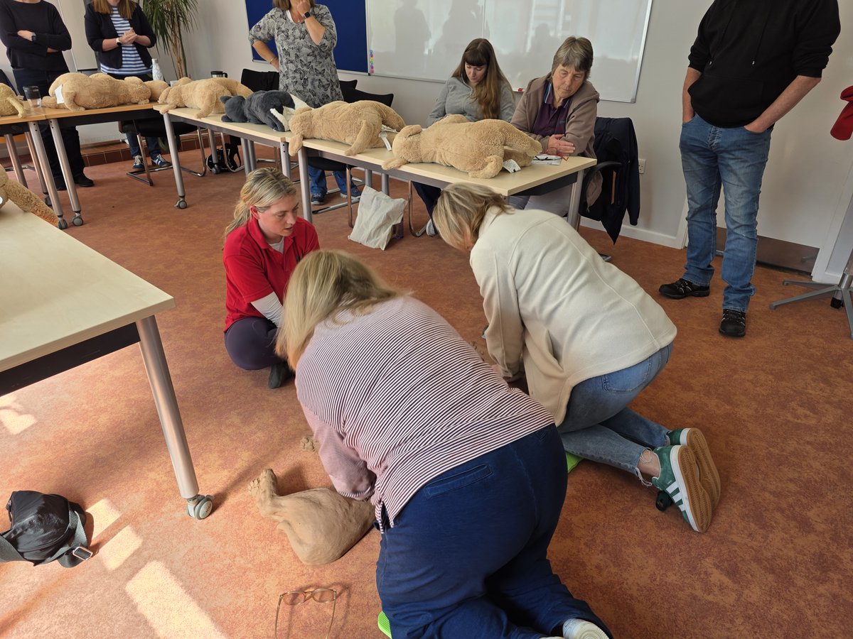 WhiteDogFA's tweet image. Had a great day on Saturday facilitating an Emergency Canine Care course, delivered by Chess Malin from @DogFirstAid and helping to raise funds for @willenhospice.
Will run another course later in the year - get in contact for full details.
#dogs #firstaid #MiltonKeynes