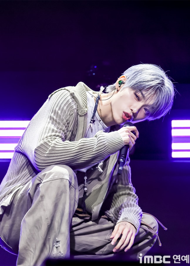 엘. tweet media