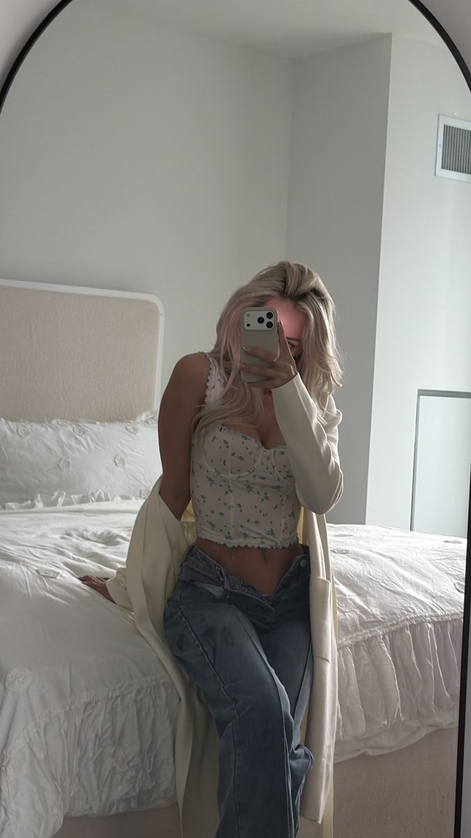 Elsa10125's tweet photo. Morning selfie 🤳 https://t.co/6CdyKKgJLk