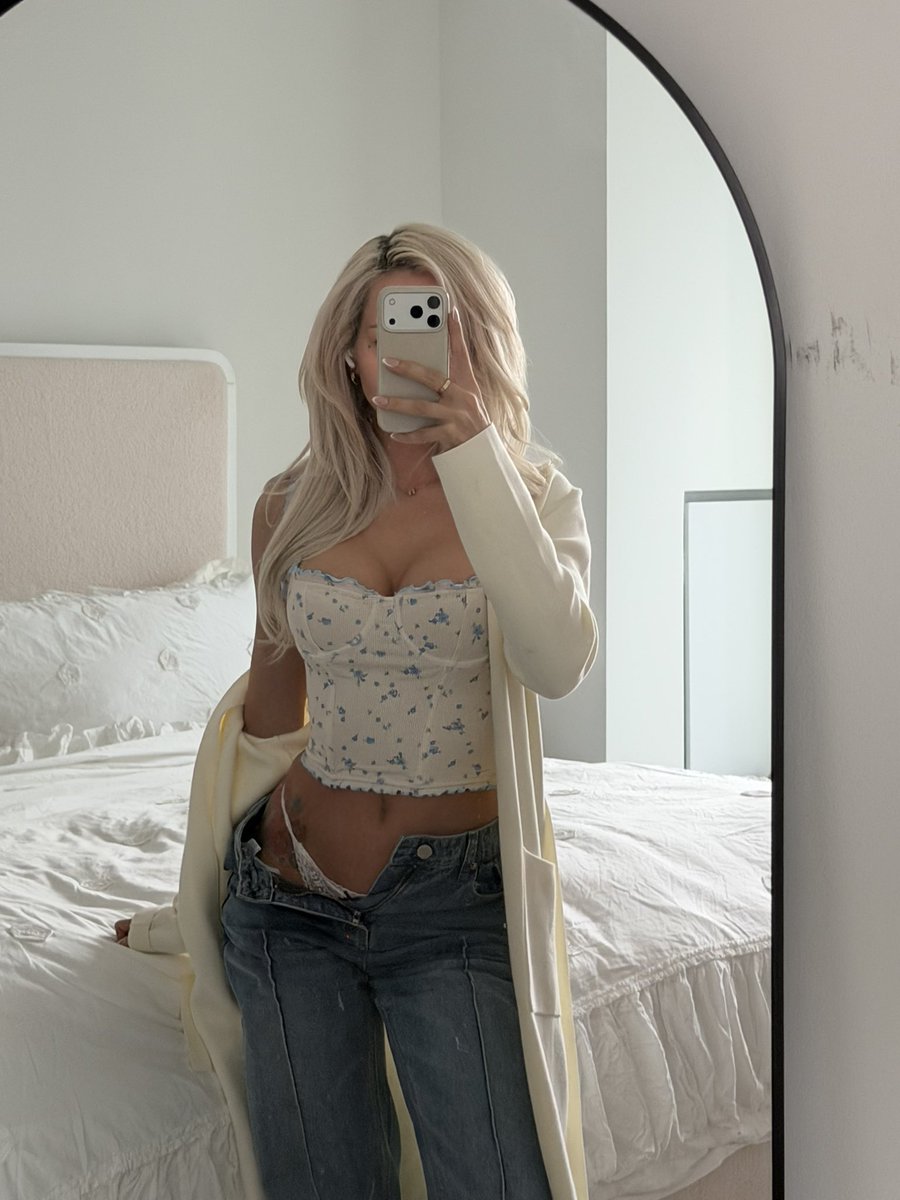 Elsa10125's tweet photo. Morning selfie 🤳 https://t.co/6CdyKKgJLk
