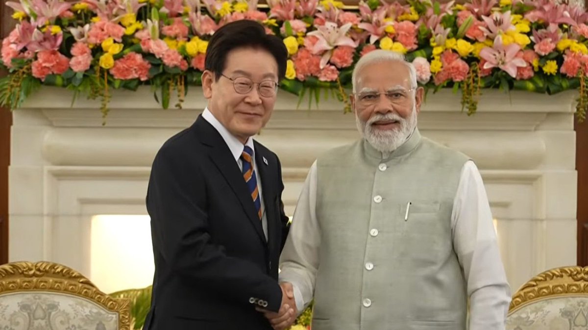 DDIndialive's tweet image. PM Modi holds bilateral talks with South Korean President Lee Jae Myung at Hyderabad House

Read Here🔗ddindia.co.in/2026/04/pm-mod…

#PMModi #PresidentMurmu #IndiaSouthKorea #RashtrapatiBhavan
