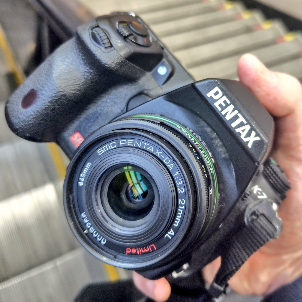 alibi5753's tweet photo. 今日はコレ！

PENTAX K-7 + PENTAX DA 21mm F3.2

K-01も好きだけどK-7もすごく好きなカメラなんです
このカメラでもこの21mm使ってみたくなりました https://t.co/DOWrEbZMhP