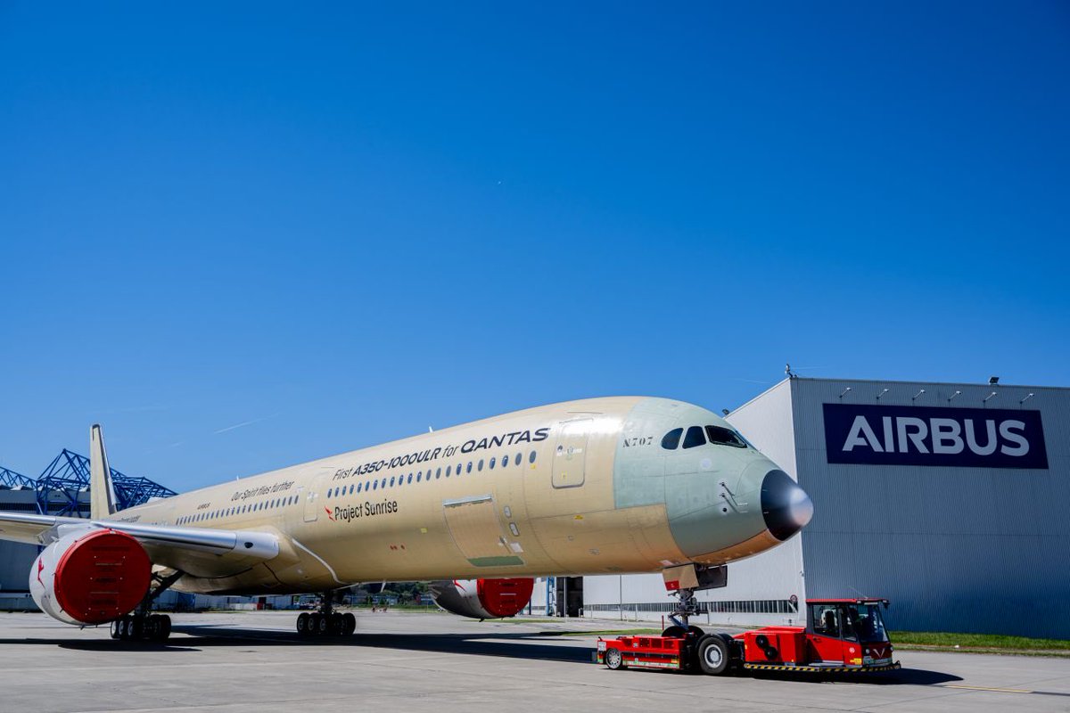 AAF_Aviation's tweet image. 🇦🇺  Le premier Airbus A350-1000ULR @Qantas avec ses moteurs sous les ailes, sur le site d'assemblage final de Toulouse Blagnac 🦘

📷 Airbus et QANTAS
#Qantas #Airbus #A350 #ULR #aviation #avgeek #France #Australie 
#Australia #Travel