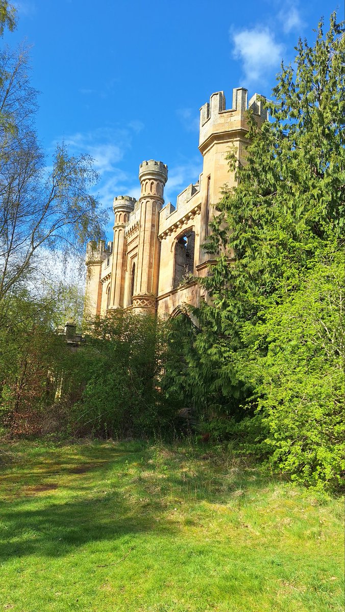 kampager's tweet image. The ruined remains of Crawford Priory stand proud in the spring sunshine despite being slowly reclaimed by the woodland here in #Fife, #Scotland.
Reminds me a little of Angkor Wat 😃