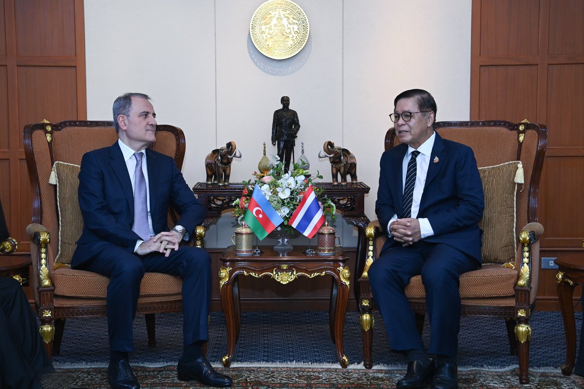 AzerbaijanMFA's tweet image. Jeyhun Bayramov, Minister of Foreign Affairs of the Republic of Azerbaijan met with Sihasak Phuangketkeow @SihasakPh, Deputy Prime Minister and Minister of Foreign Affairs of the Kingdom of Thailand during the working visit in #Bangkok.

The Ministers discussed the current state