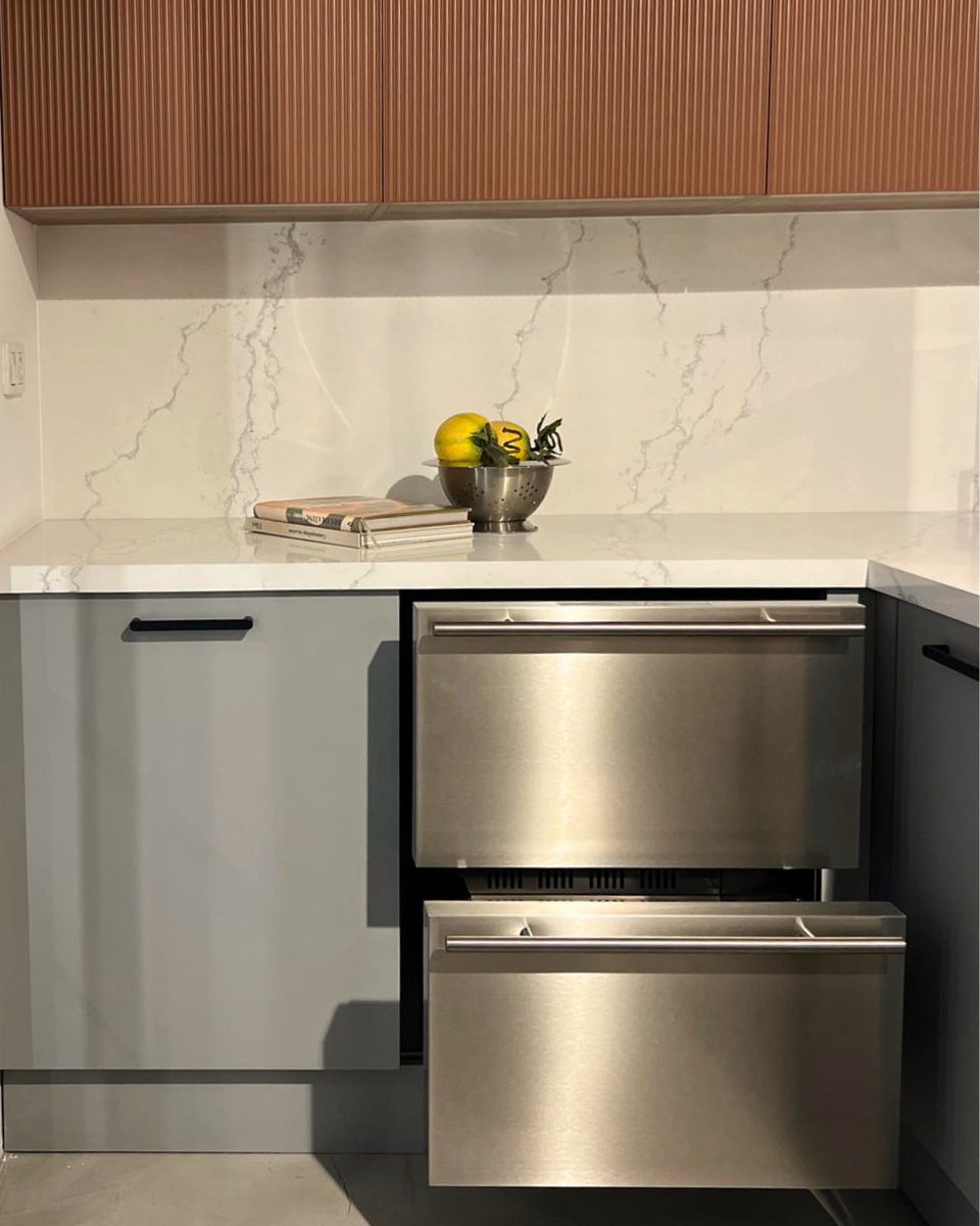 berfmannturkiye's tweet image. Mutfakta yer açmanın en pratik yolu 

Tezgâh altına yerleştirdiğiniz buzdolabınız,
fazlalığı ortadan kaldırır, mutfağın akışını korur.
Kullanımı rahat, görüntüsü sade.
Bizce mutfakta en güzel denge bu.

Daha fazlası için 
berfmann.com.tr

#interiordesign #kitchendesign