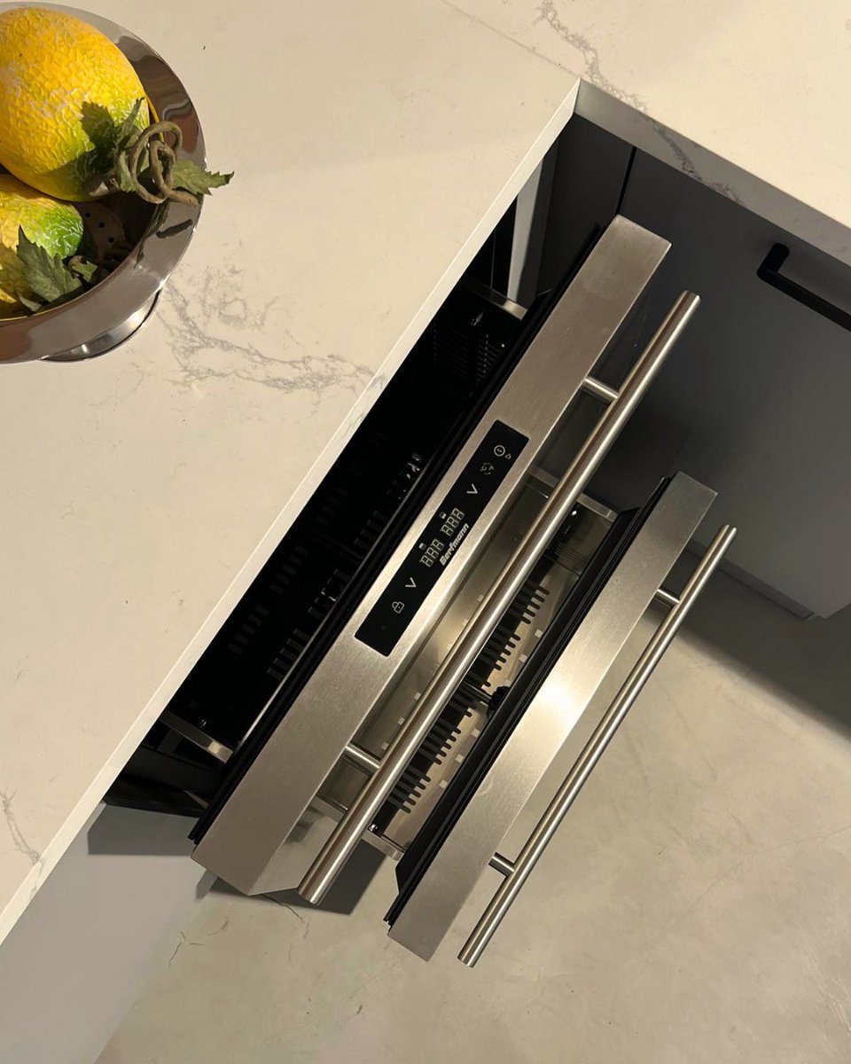 berfmannturkiye's tweet image. Mutfakta yer açmanın en pratik yolu 

Tezgâh altına yerleştirdiğiniz buzdolabınız,
fazlalığı ortadan kaldırır, mutfağın akışını korur.
Kullanımı rahat, görüntüsü sade.
Bizce mutfakta en güzel denge bu.

Daha fazlası için 
berfmann.com.tr

#interiordesign #kitchendesign