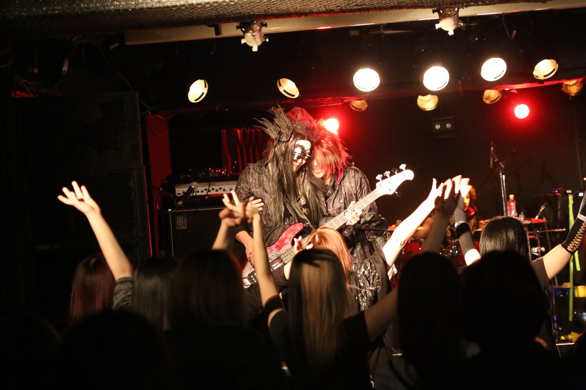 TRANCE2023's tweet image. 2026年4月11日
SILVER MACHINE Sapporo

Zeke Deux TOUR
「Dawn of The Luminous Tears 北海道編 Day2」
Starwave Records Presents

◤◢◤◢◤◢◤◢◤◢◤◢ 
　　「スタッフ厳選」 
　　ベストショット！
◤◢◤◢◤◢◤◢◤◢◤◢ 

この瞬間、
ちゃんと残せてよかった📸

#TRANCE #V系