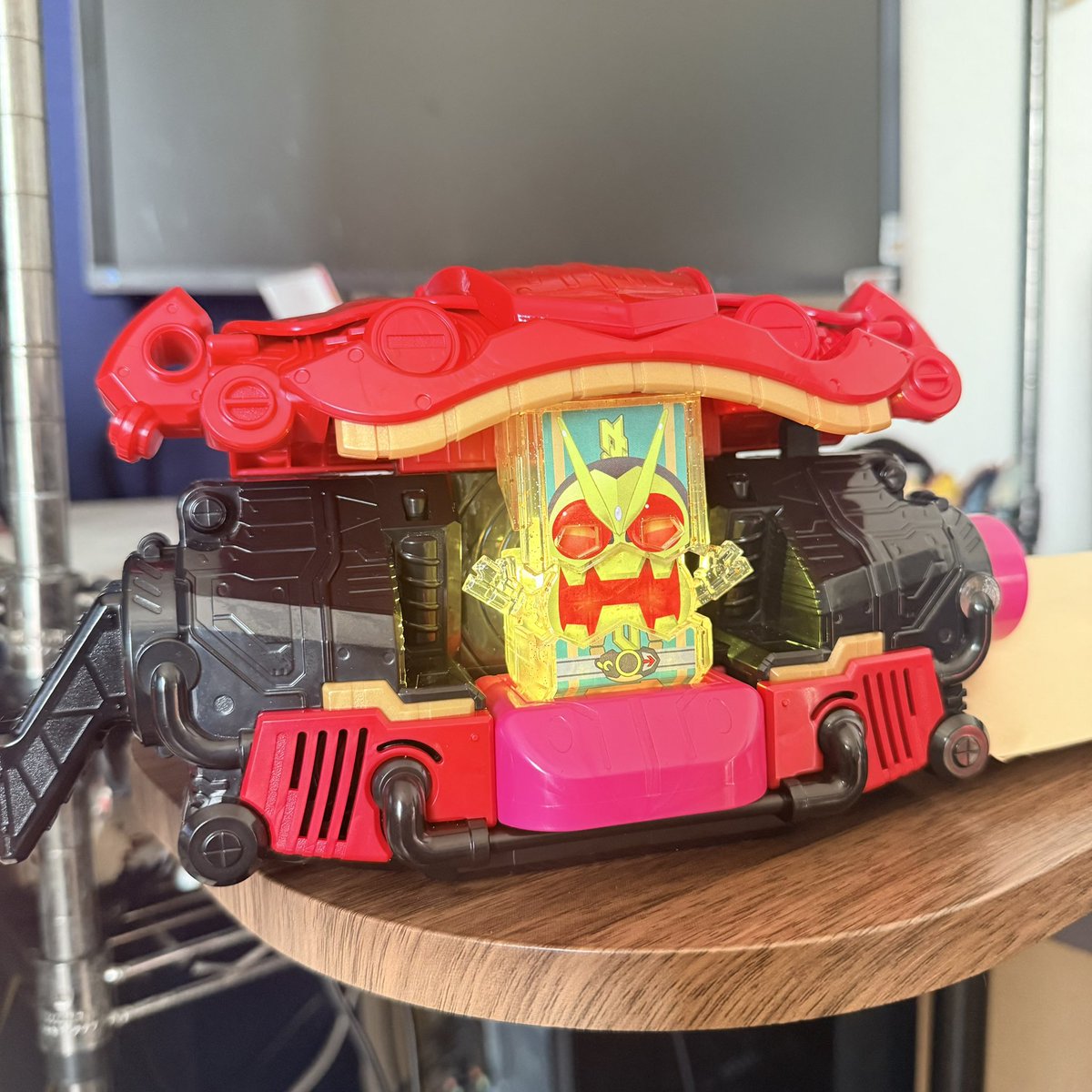 地震にびっくりしてとりあえずベルト引っ張り出す奇行に出ましたが、「すごい。うちにゼロワンのゴチゾウある～！」って謎のテンションになったので無事です。