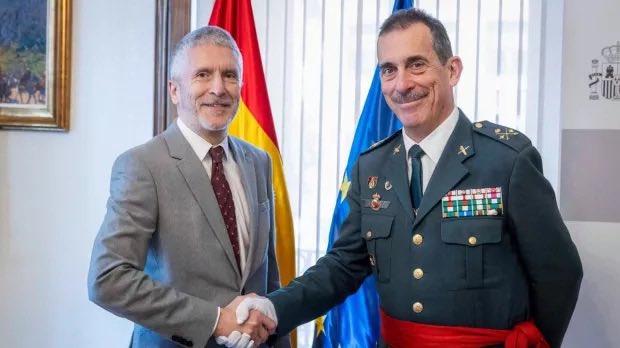 herqles_es's tweet photo. 🇪🇸 | Dimite el general de la Guardia Civil Antonio José Rodríguez Medel por discrepancias con Interior sobre una norma que beneficiaba a las mujeres en el seno del Cuerpo.

Rodríguez Medel ocupaba un puesto clave al frente del área encargada de la formación, perfeccionamiento y desarrollo profesional de los agentes.