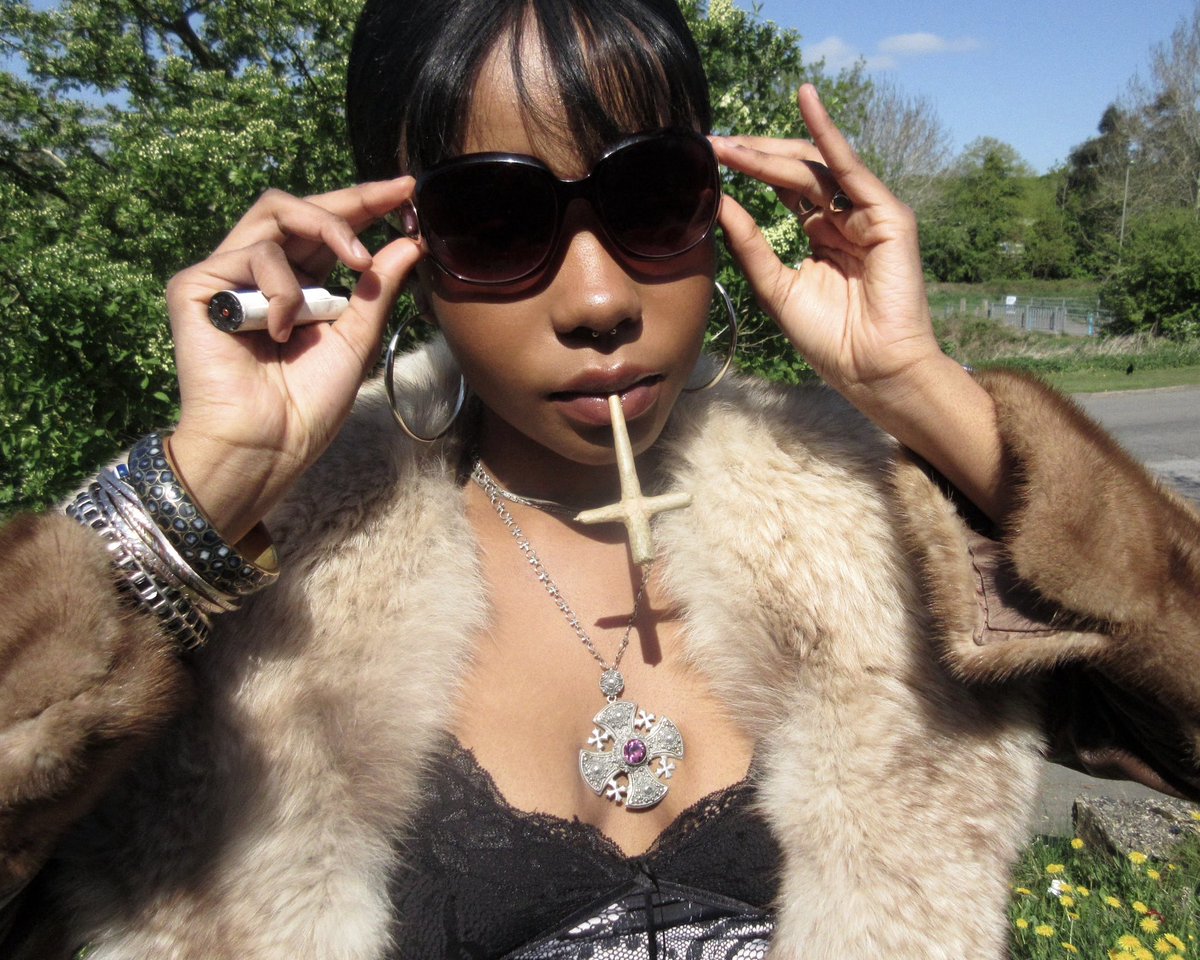 Lizzzzzzzzie tweet media