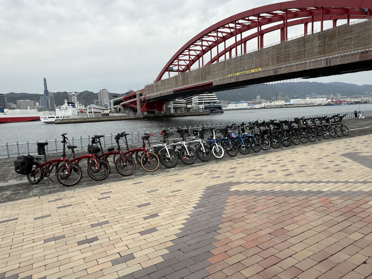 tks_emp's tweet image. 昨日はVLMお疲れ様でした\( 'ω' )/
総勢25台！しかしグリーンはぼっち😭
今日は頭痛がお昼まで続いていたので有休を取ってて助かった(´･ω･｀)
主催者のお二方＆参加者の皆様お疲れ様でした😊
はまちさんご迷惑おかけして申し訳なかったです(´･ω･｀)
#VLM  
#tern 
#VERGE 
#おりたたぶ