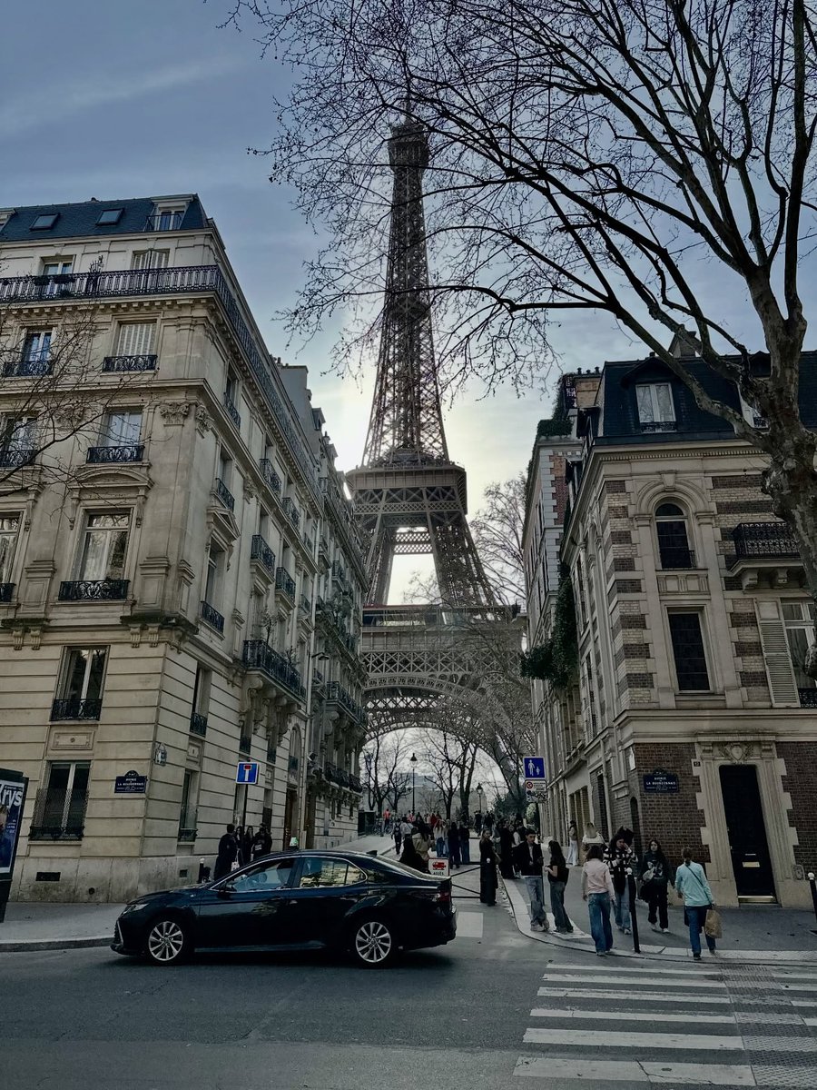 amazngamericaa's tweet photo. Paris, France https://t.co/MnU7QhScrS