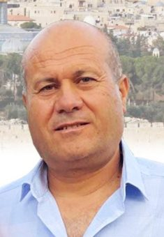 לפני מספר חודשים אני והצוות שלי ב ROPES היינו בביקור סולידריות בכפרים הפלסטיניים ג'לעד וקריות באזור שכם. 

ביקרנו בביתו של מחמד מועמר הנמצא בקצה הכפר קריות, ומביתו ראינו את עצי הזית השרופים על ידי המתנחלים ושמענו על האלימות הקשה והמתמשכת נגד בני הכפר שיוצאת מההתנחלויות הסמוכות.