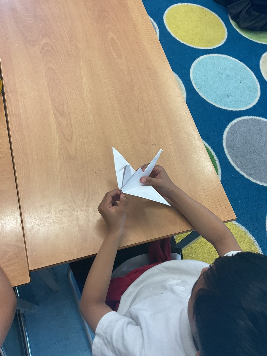 MayflowerSch's tweet image. #Okeeffe class worked very hard at making origami birds last week for our new story hook - The Freedom Bird #year2 #ks1 #english #storytelling