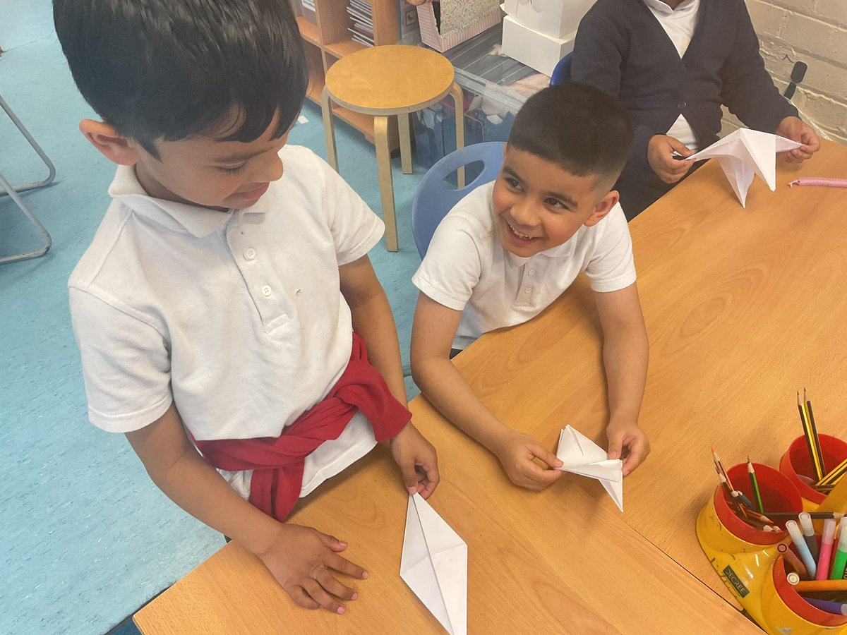 MayflowerSch's tweet image. #Okeeffe class worked very hard at making origami birds last week for our new story hook - The Freedom Bird #year2 #ks1 #english #storytelling