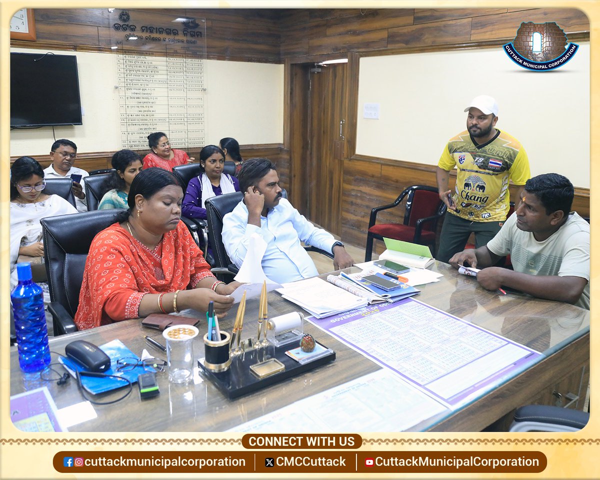 CMCCuttack's tweet image. କଟକ ମହାନଗର ନିଗମ ପକ୍ଷରୁ ସୋମବାର ବିକାଶ ଭବନରେ ଜନଶୁଣାଣି ଅନୁଷ୍ଠିତ ହୋଇଥିଲା। ବିଭିନ୍ନ ୱାର୍ଡର ନାଗରିକମାନେ ନିଜର ସମସ୍ୟା ଓ ଅଭିଯୋଗ ଦାଖଲ କରିଥିଲେ I ମହାନଗର ନିଗମ ଅଧିକାରୀମାନେ ସେସବୁ ଗ୍ରହଣ କରି, ଏହାର ଶୀଘ୍ର ସମାଧାନ ପାଇଁ ଆଶ୍ୱାସନା ଦେଇଥିଲେ। 
#PublicService 
#cuttack 
#grievance