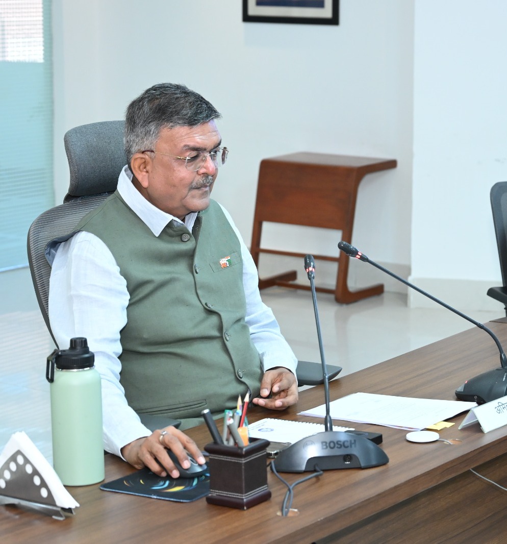 1stIndiaNews's tweet image. #Jaipur: रेल स्वास्थ्य सार ई‑पत्रिका का लोकार्पण

उ.प.रे. महाप्रबंधक अमिताभ ने पत्रिका का अनावरण किया, कार्यक्रम में वरिष्ठ अधिकारियों की गरिमामयी उपस्थिति रही...

@NWRailways @RailMinIndia @GMNWRailway @AshwiniVaishnaw @TonkZiya